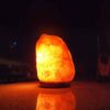 Lampe de sel persane lumineuse – faite main avec base en bois (modèle Tina)