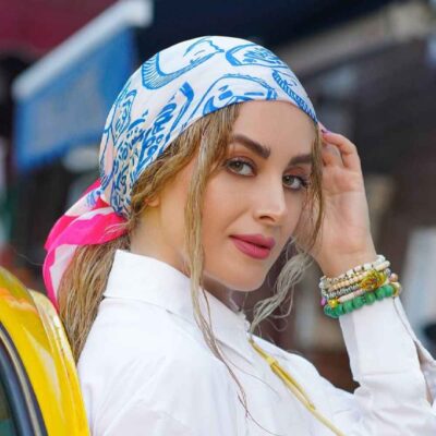 Foulard Miniature en Soie Persane pour Femme – Motif Artistique, Luxueux et Vibrant Sepid