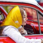 Foulard Miniature en Soie pour Femme – Impression Artistique, Design Luxueux et Vibrant Azadi