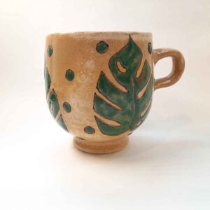 Tasse en céramique artistique – À la main, avec motif de feuille