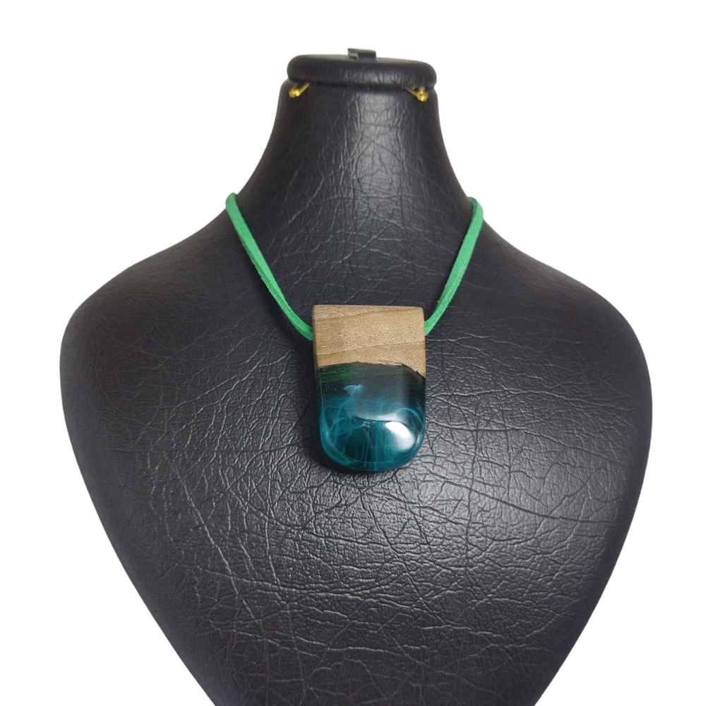 Collier Bois & Résine Artisanal Style Audacieux Oghyanous