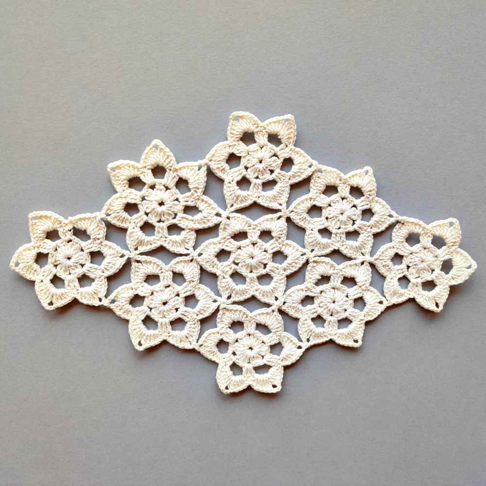 Nappe au Crochet Tricotée à la Main Modèle Mino