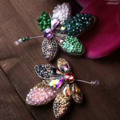 Épinglette féminine faite main perles – Design Feuille