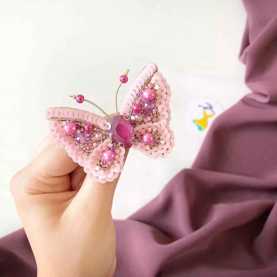 Épinglette féminine faite main perles – Design Papillon Rose