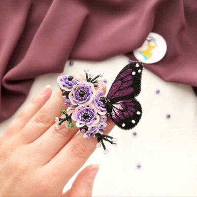 Épinglette féminine faite main perles – Design Violet