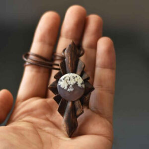 Pendentif en bois sculpté avec pierre Agate fait main artistique Chakameh