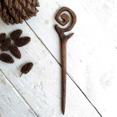 Bâtonnet de cheveux en bois fait main Design Matter Torsadé Grande Taille Pichak
