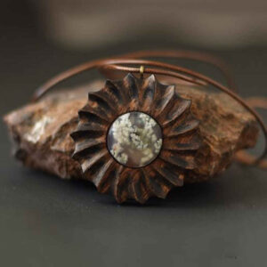 Pendentif en bois sculpté avec pierre Agate fait main artistique Blossom