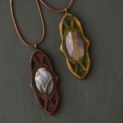 Pendentif en bois sculpté avec pierre Agate fait main artistique Eslimi