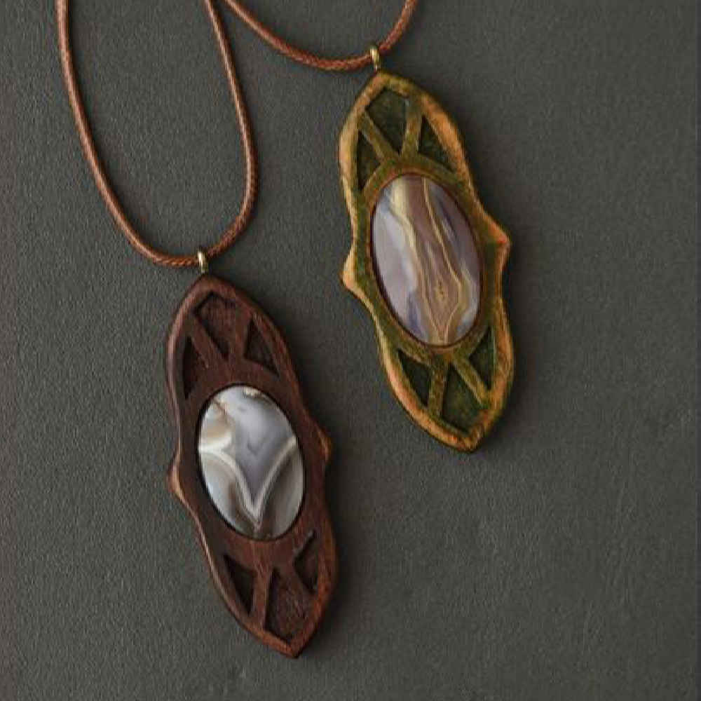 Pendentif en bois sculpté avec pierre Agate fait main artistique Eslimi