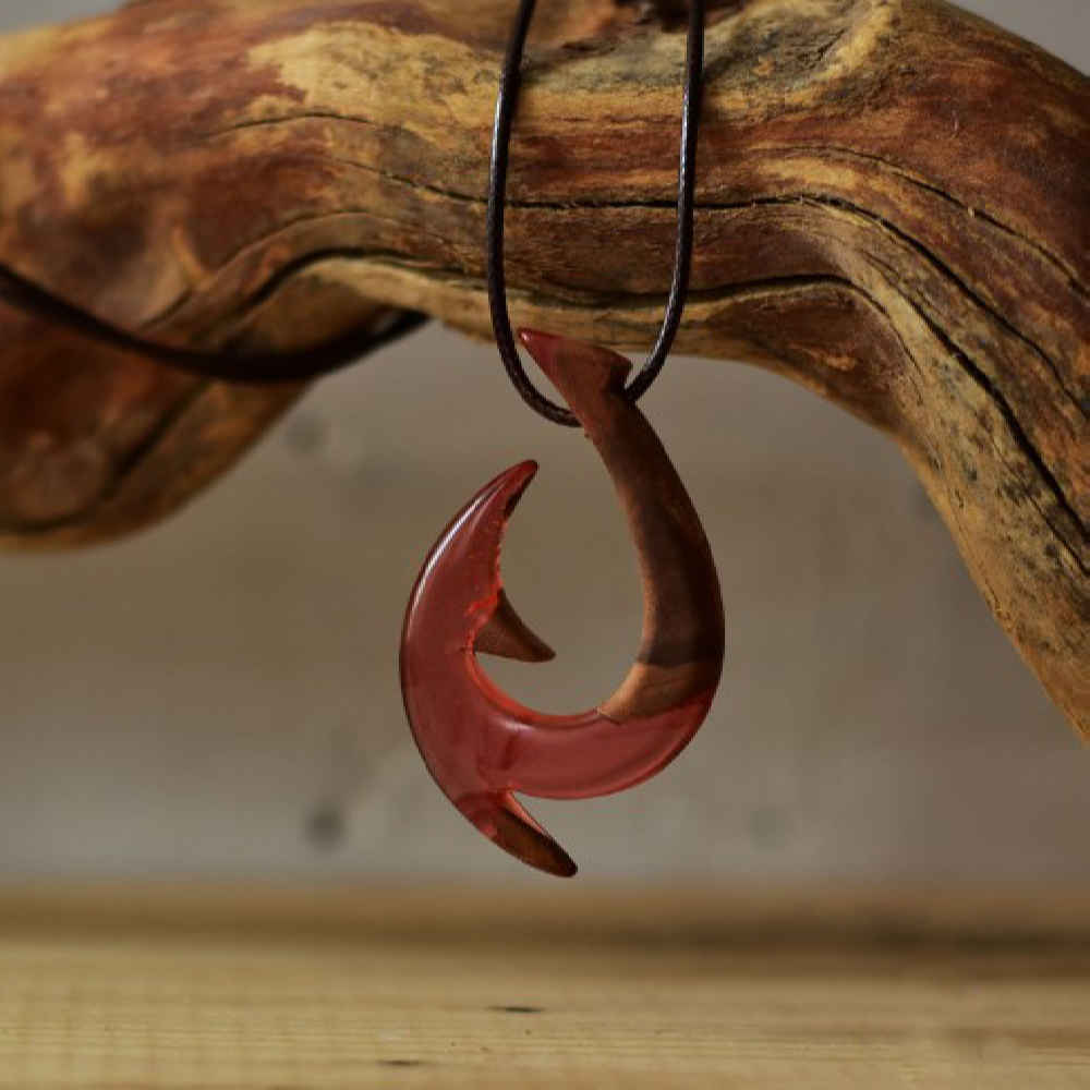 Pendentif en bois sculpté avec résine fait main artistique Gholab