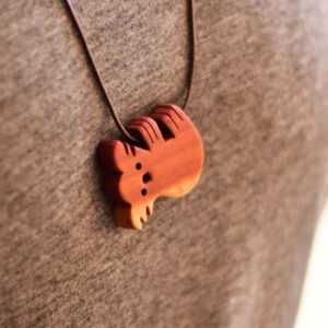 Pendentif en bois sculpté fait main artistique Coala