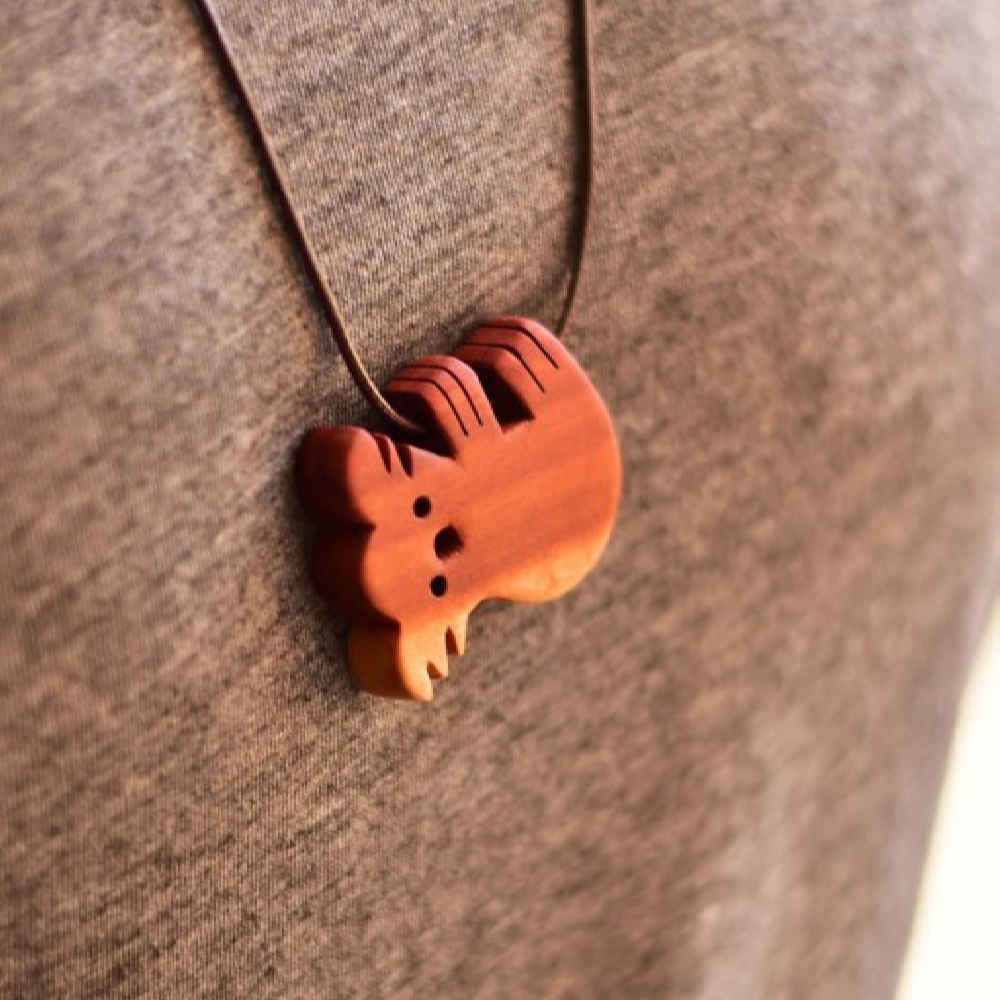 Pendentif en bois sculpté fait main artistique Coala