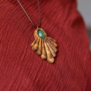 Collier en bois fait main avec style artistique Mesri
