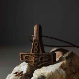 Pendentif en bois sculpté fait main avec style artistique Infini