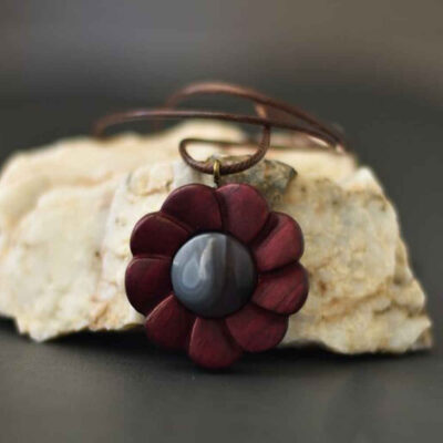 Pendentif en bois sculpté avec pierre Agate fait main artistique Fleur