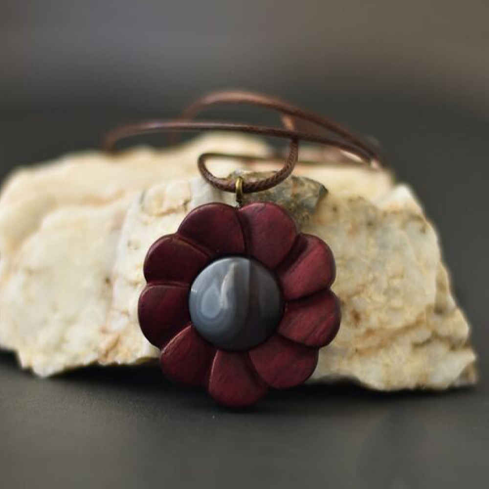 Pendentif en bois sculpté avec pierre Agate fait main artistique Fleur