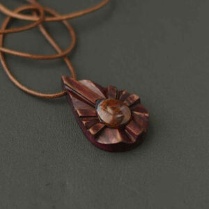Collier en bois fait main avec style artistique Zhaleh
