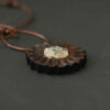 Pendentif en bois sculpté avec pierre Agate fait main artistique Blossom