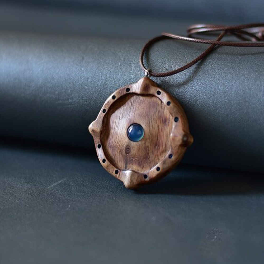 Collier en bois fait main avec style artistique Espar