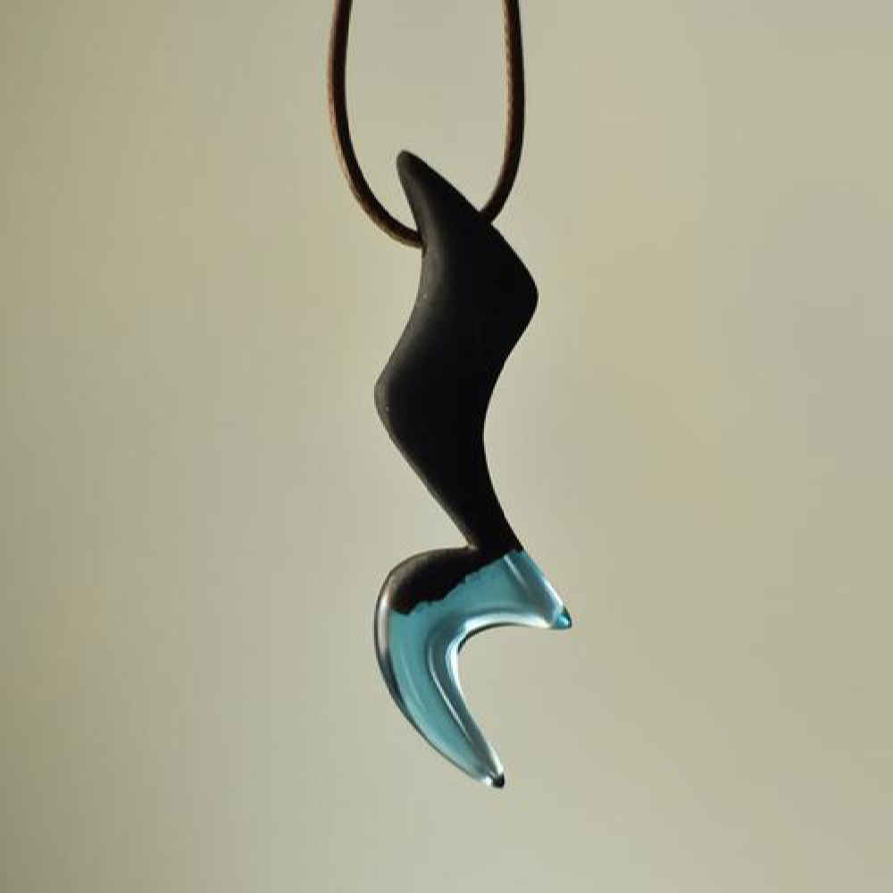 Pendentif en bois sculpté avec résine fait main artistique Sokoot