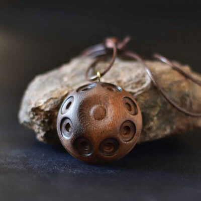Collier en bois fait main avec style artistique Hang Drum
