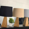 Lampe de table en bois – abat-jour en tissu modèle Kaaj
