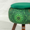 Pouf rond en velours avec pieds en bois inspiré de l'art persan vert Bahador