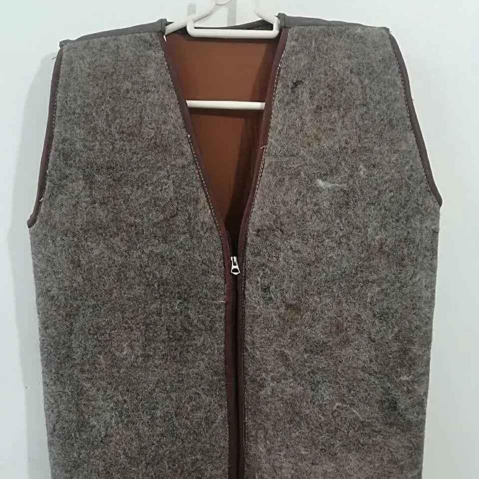 Gilet en laine de chameau naturel modèle Tanpoosh