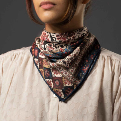 Foulard en soie persane pour femme – Luxe et vibrant carré Golestan