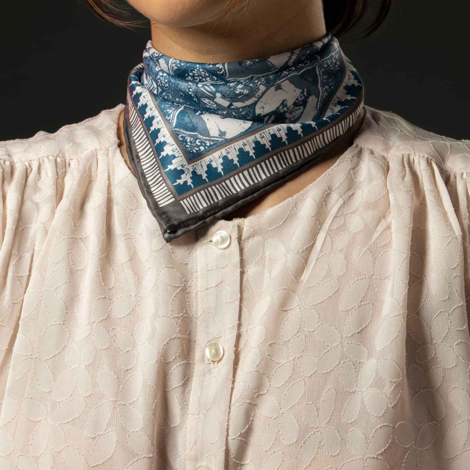 Foulard en soie persane pour femme - Luxe et vibrant carré Golzar
