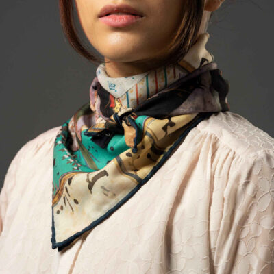 Foulard en soie persane pour femme – Luxe et vibrant carré Khosro o Shirin