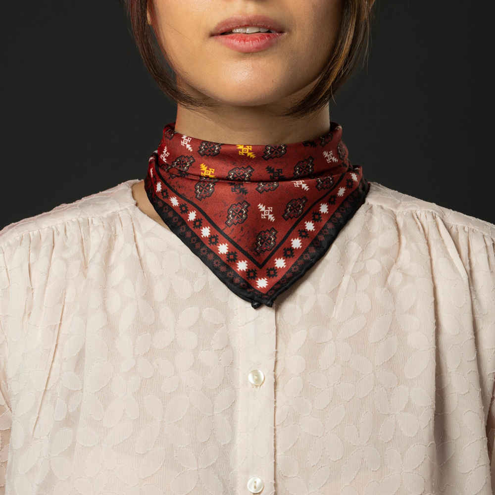 Foulard en soie persane pour femme - Luxe et vibrant carré Diyar