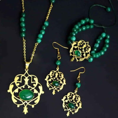 Ensemble de bijoux persans en laiton avec pierre d’agate