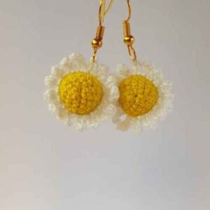 Boucles d’oreilles Fleur pendantes tricotées, faites main pour femmes.
