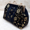 Pochette en velours brodée avec motif floral - Ella