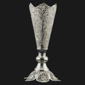 Vase décoratif en filigrane persan recouvert d’argent modèle Trumpet Tina