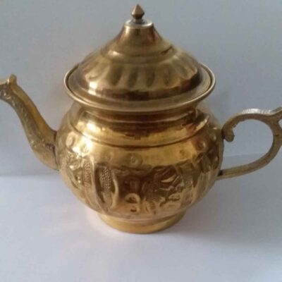 Théière en laiton persan artisanale avec design gravé élégant Art