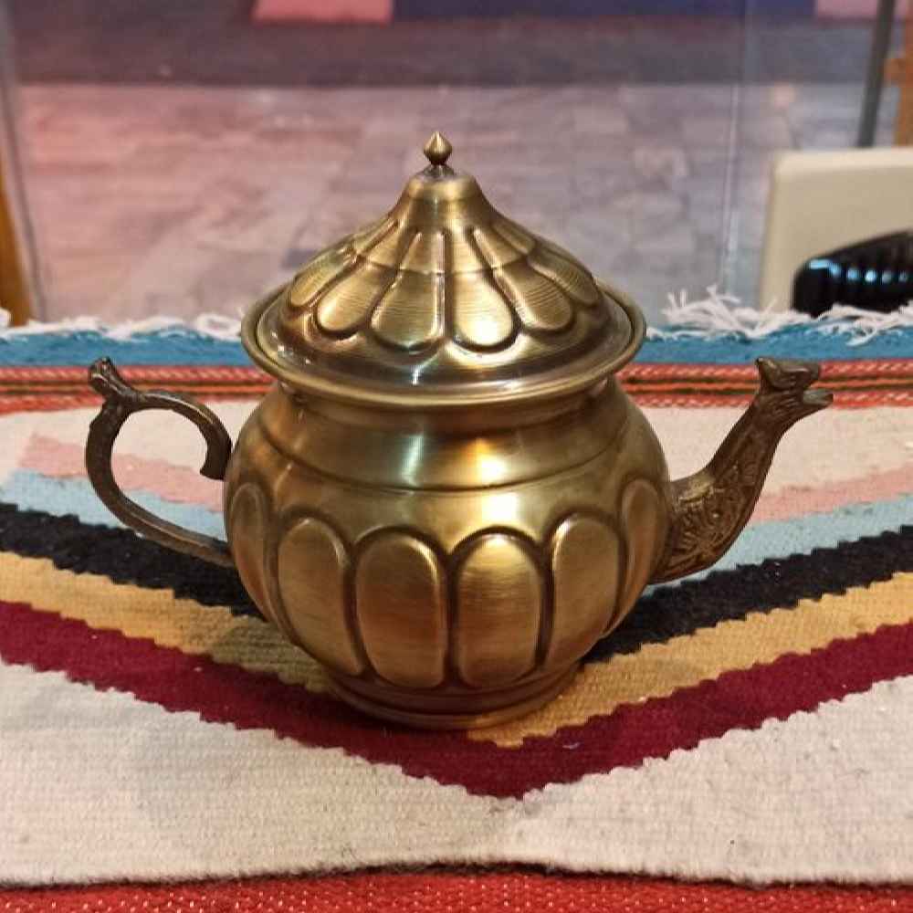 Théière en laiton persan artisanale avec design gravé élégant Ligné