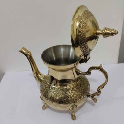 Théière en laiton gravée à la main avec design gravé élégant Paon