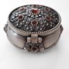 Boîte à bijoux en métal au design vintage avec gemme rouge