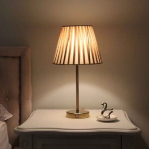 Lampe de table avec abat-jour conique en tissu – modèle Norham