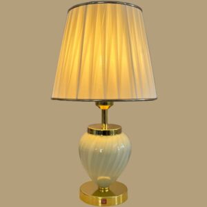 Lampe de table avec abat-jour conique en tissu – modèle Sarina