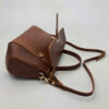 Sac à main Bauletto en cuir marron avec poignée unique et longue sangle