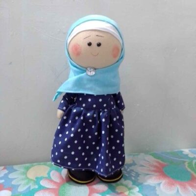 Poupée Musulmane Fatima avec Hijab – Cadeau Islamique Parfait | Artisanale et Charmante