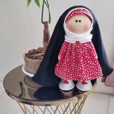 Poupée Musulmane Aïcha avec Chador – Poupée Traditionnelle pour Enfants