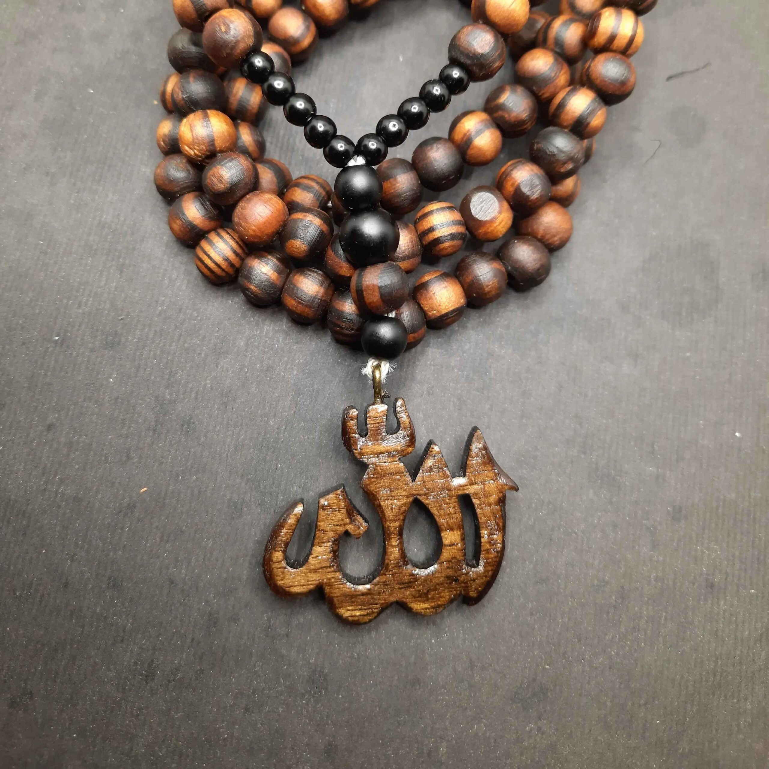 Collier en bois islamique avec pendentif Allah sculpté à la main