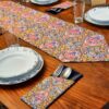 Pochette à couverts en velours - Motif floral complexe pour des mises de table élégantes