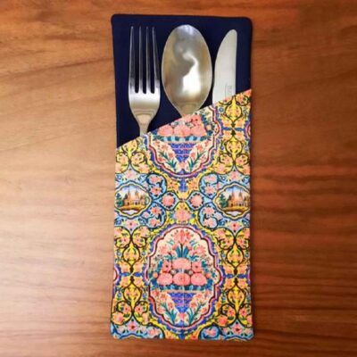 Pochette à couverts en velours – Motif floral complexe pour des mises de table élégantes