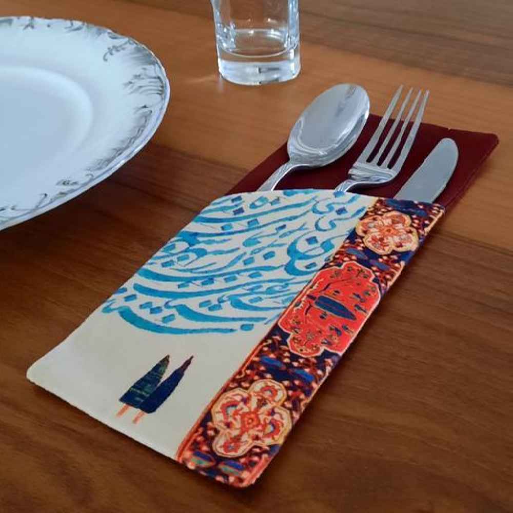 Pochette à couverts en velours avec calligraphie persane - Mise de table chic
